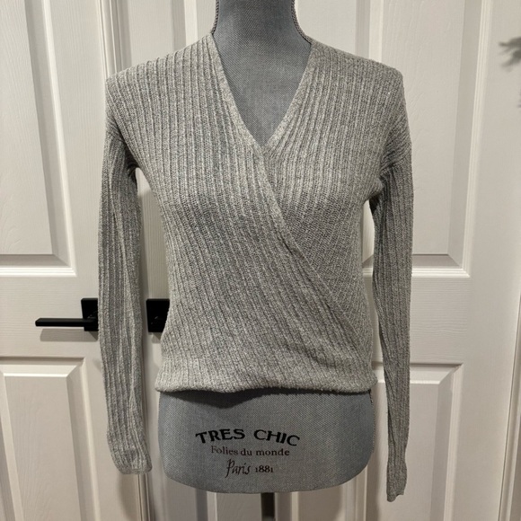 Hollister Sweaters - HOLLISTER Women’s Gray Wrap Sweater‎ SIZE XS Lightweight Long Sleeveve